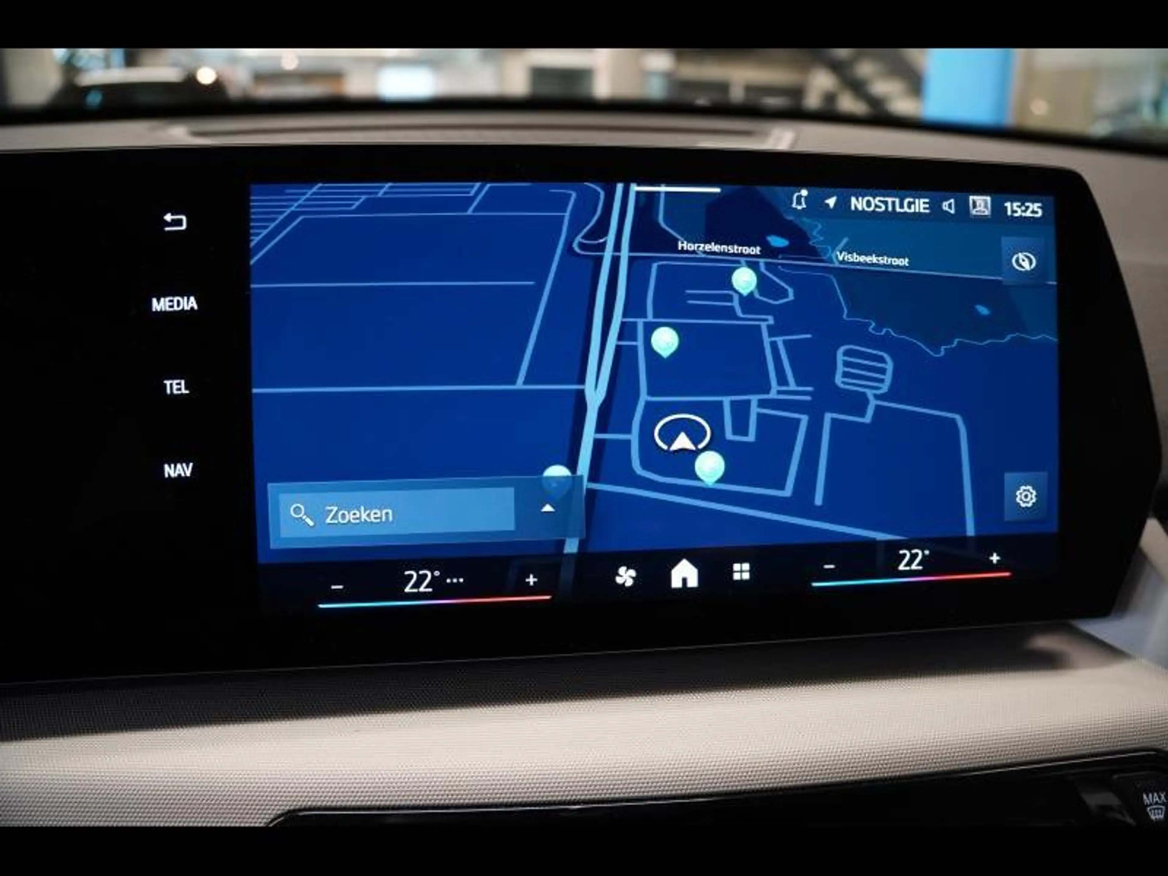BMW iX2 NAVIGATIE CAMERA SHADOW LINE — photo 14