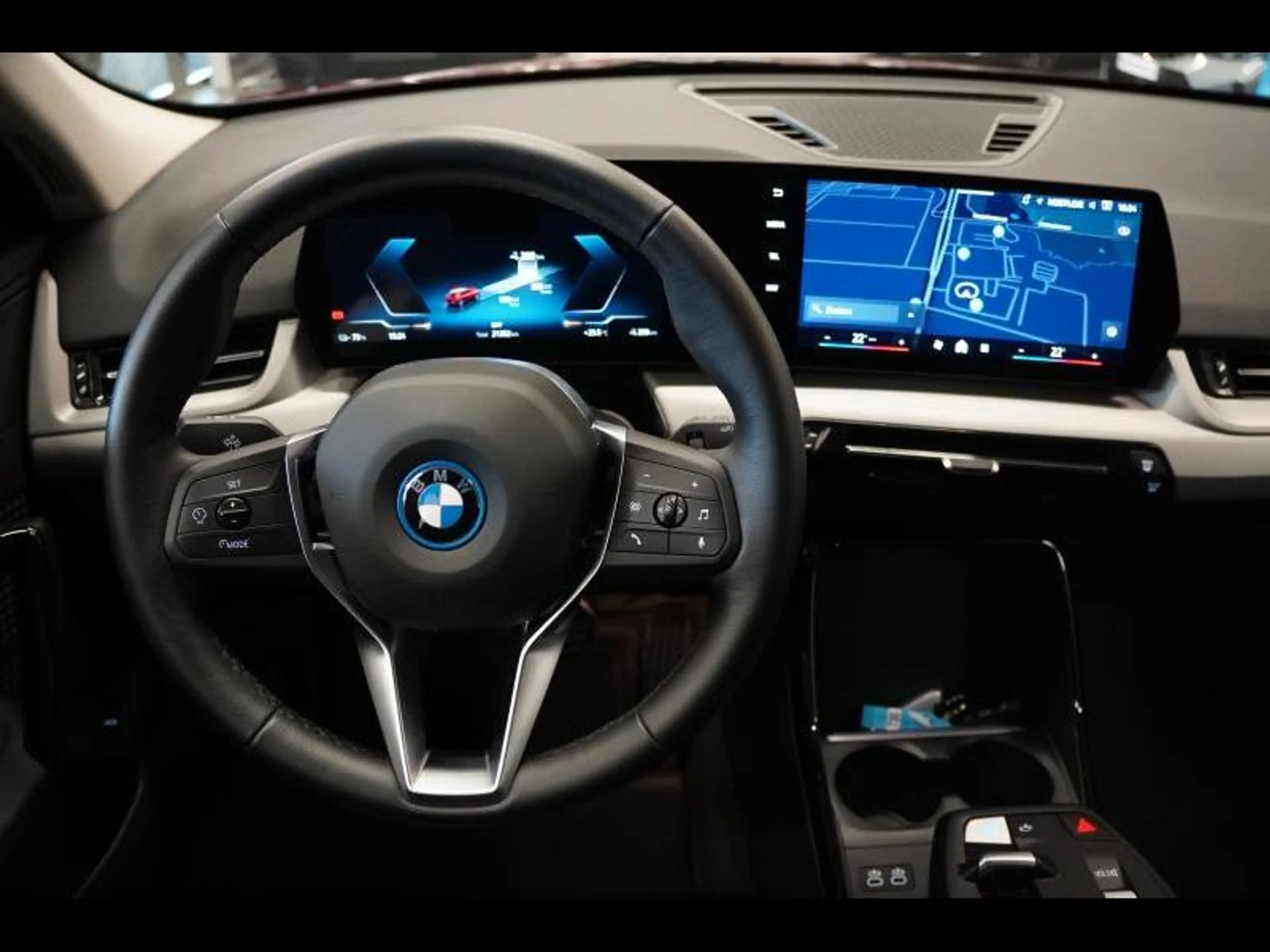 BMW iX2 NAVIGATIE CAMERA SHADOW LINE — photo 12