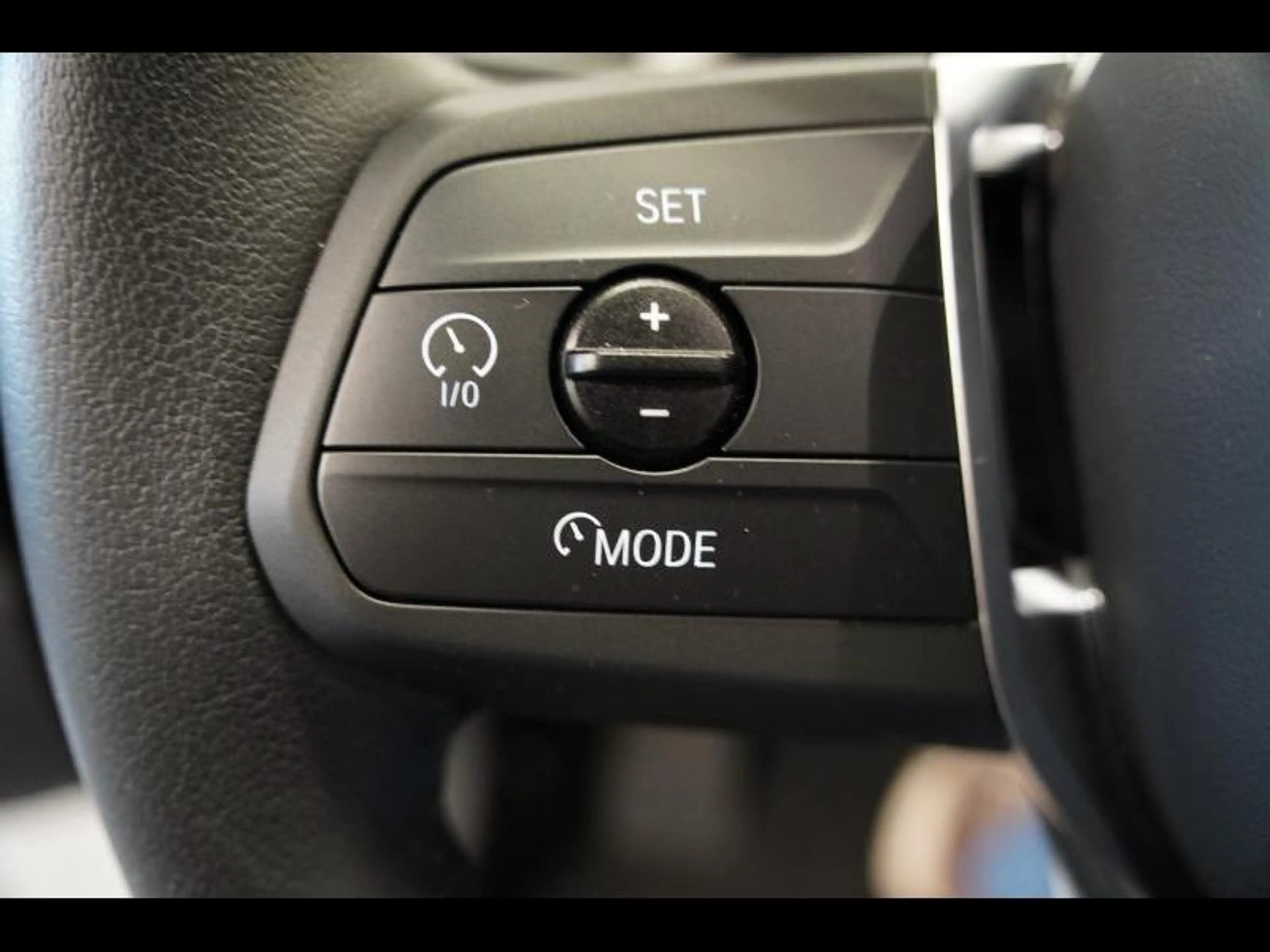 BMW iX2 NAVIGATIE CAMERA SHADOW LINE — photo 13