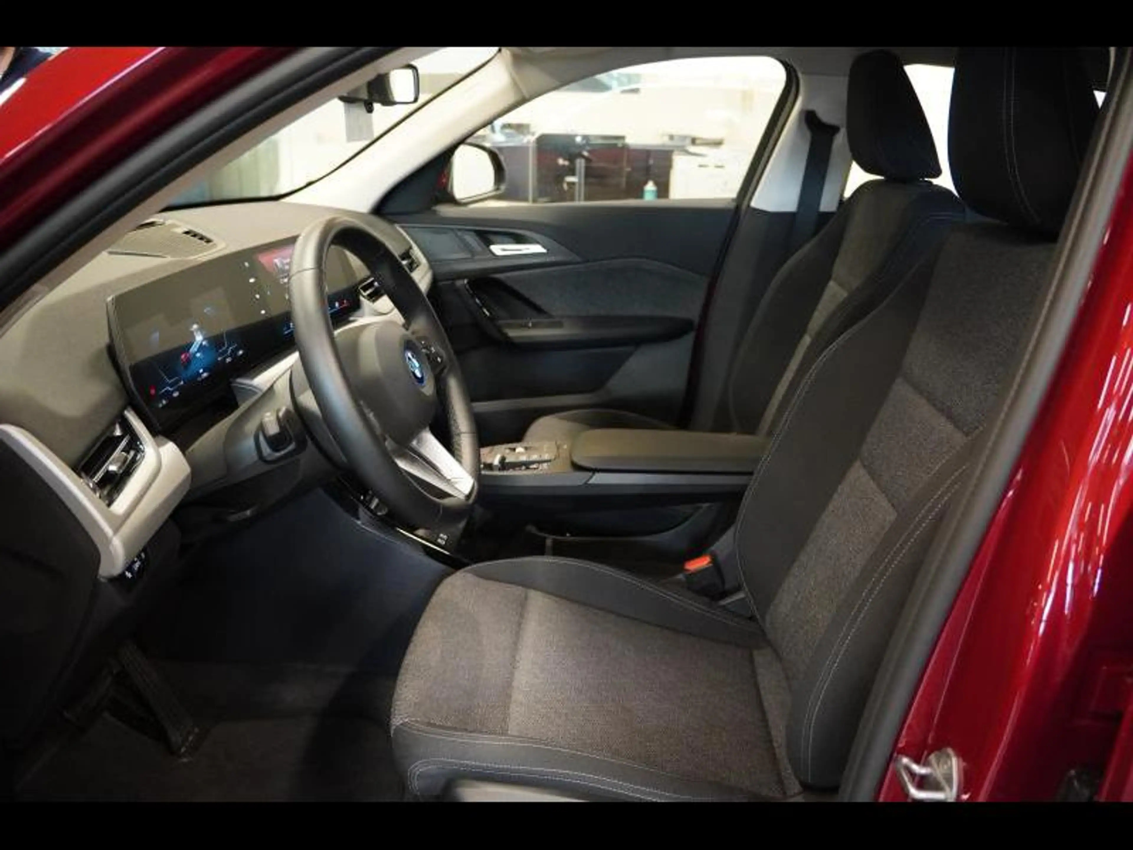 BMW iX2 NAVIGATIE CAMERA SHADOW LINE — photo 9