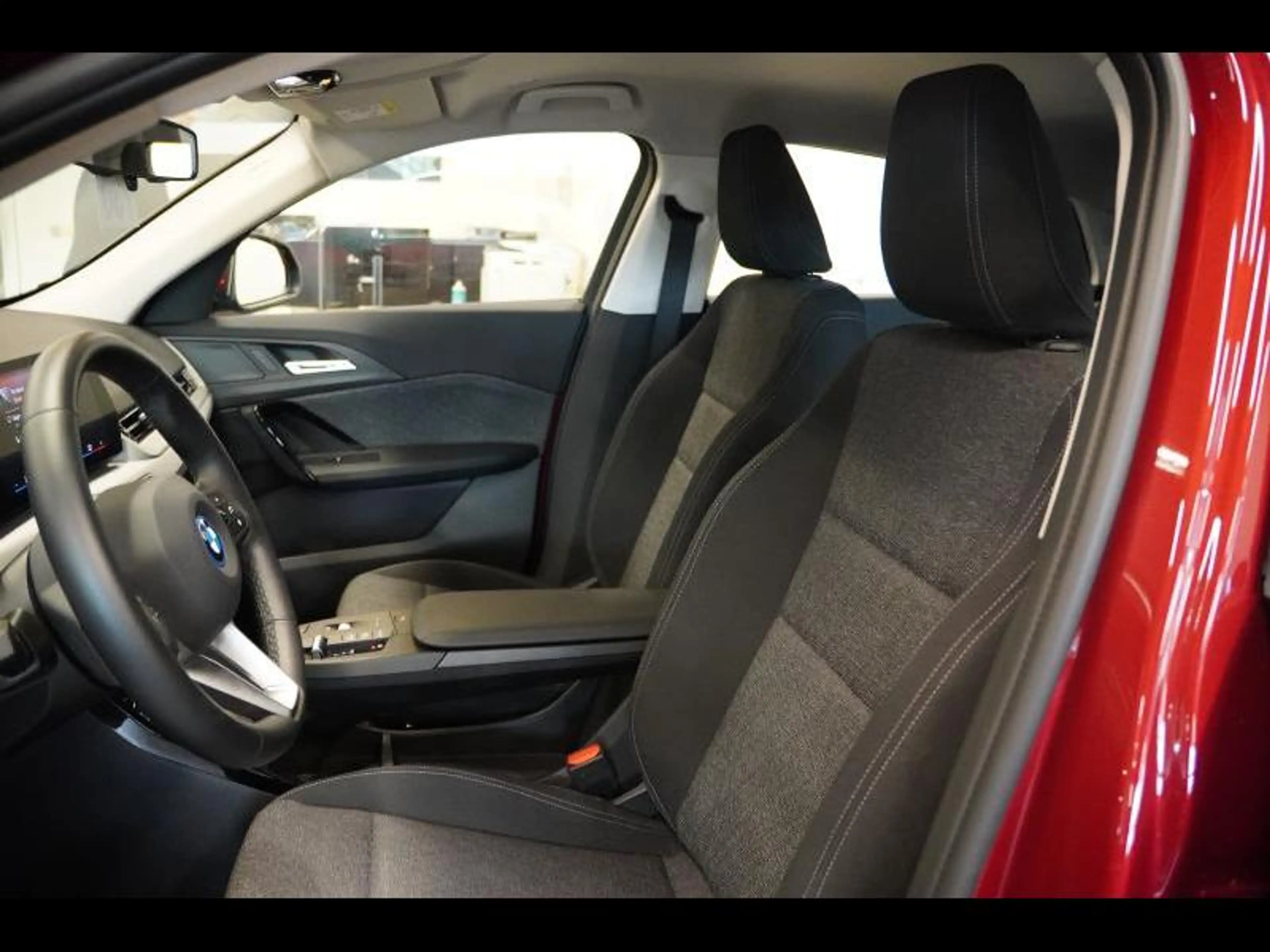 BMW iX2 NAVIGATIE CAMERA SHADOW LINE — photo 10