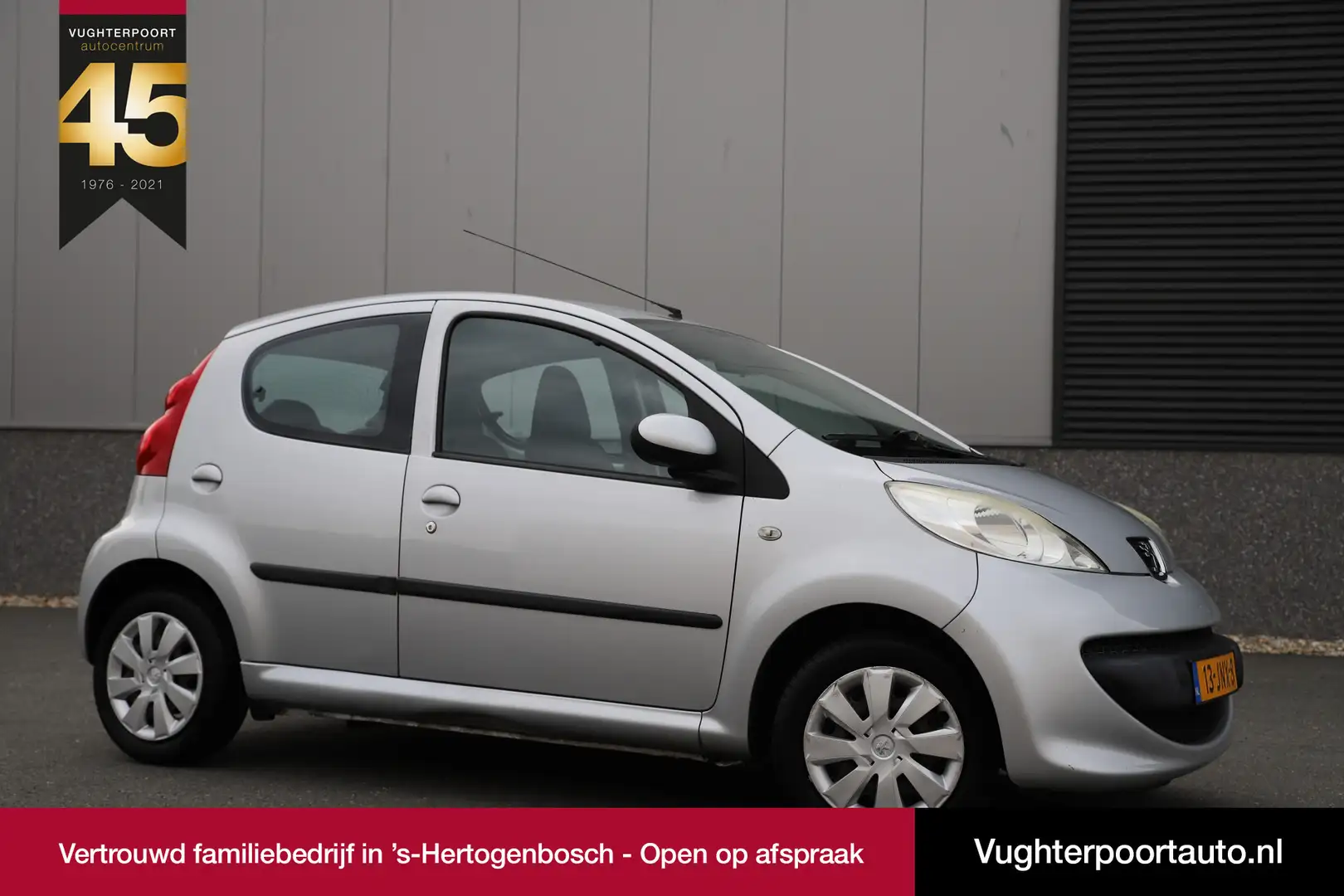 Peugeot 107 1.0-12V XS Urban Move 5drs € 23 p/mnd Argent - 1