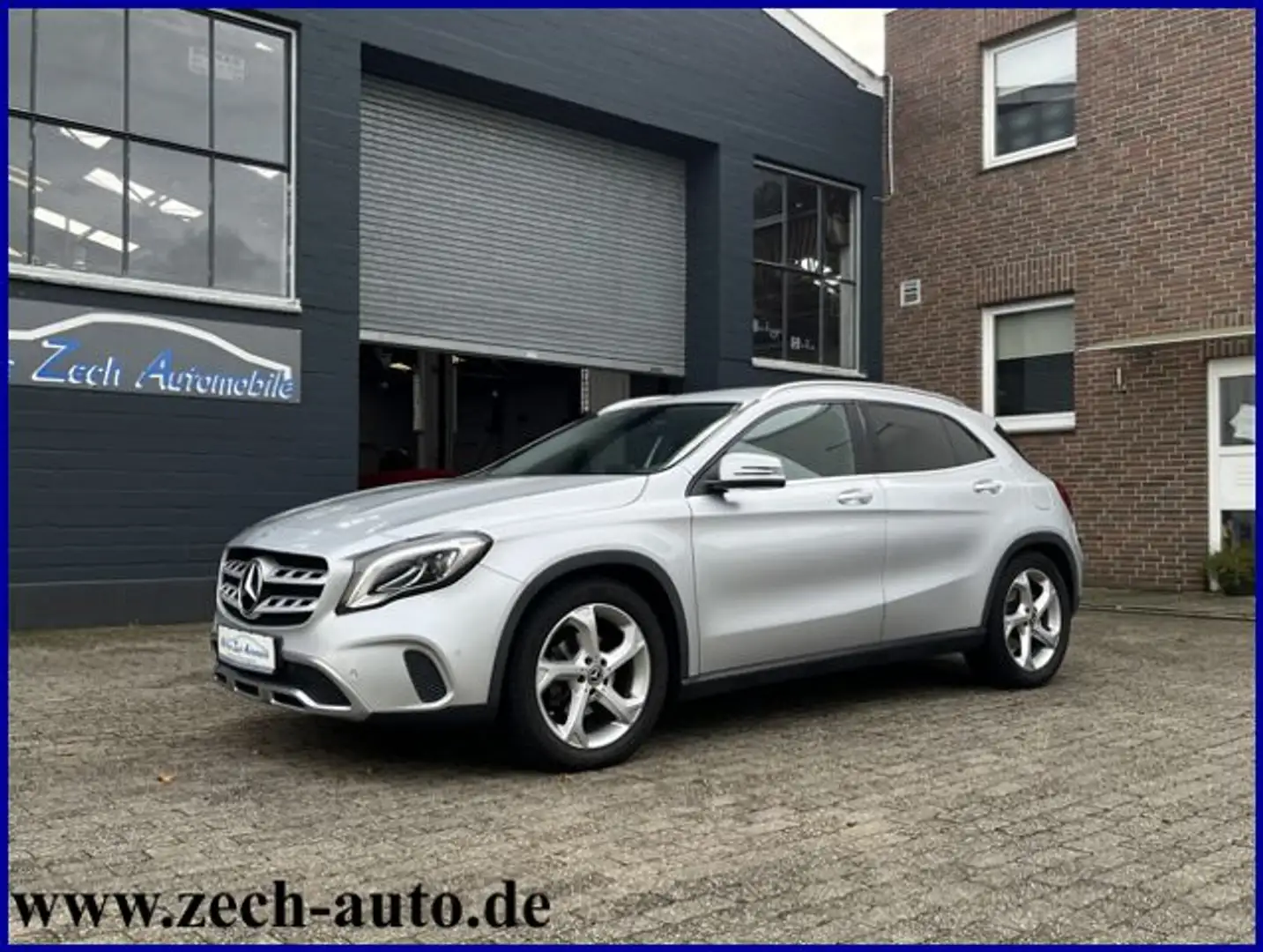 Mercedes-Benz GLA 200 d 4Matic Urban * Navi * Kamera * Silber - 2