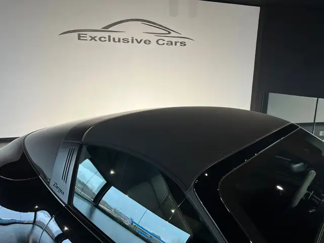 Porsche 992 view 13