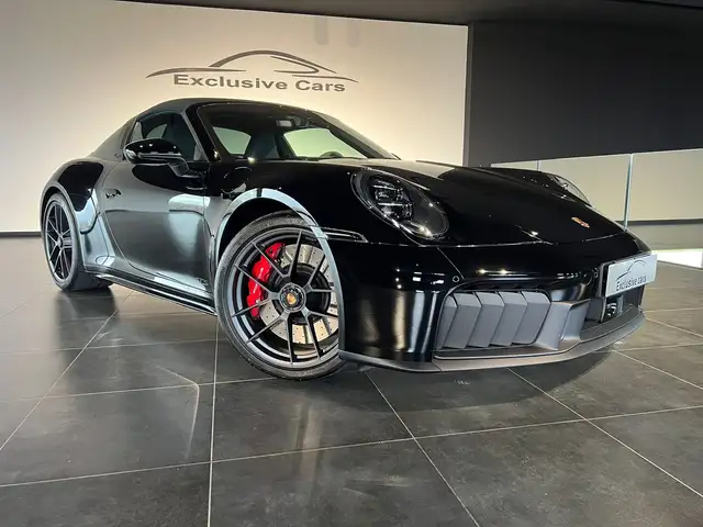 Porsche 992 view 3