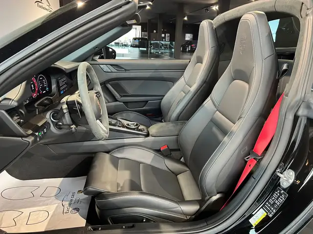Porsche 992 view 15