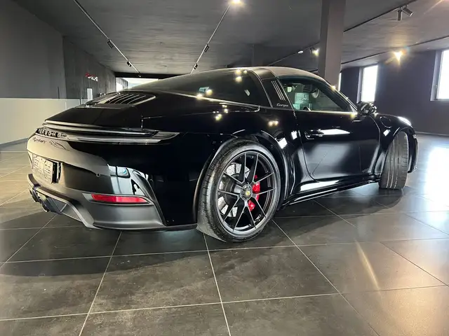 Porsche 992 view 9