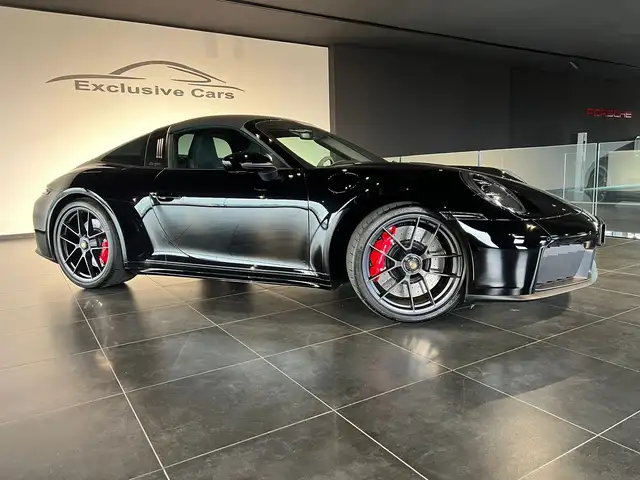 Porsche 992 view 4