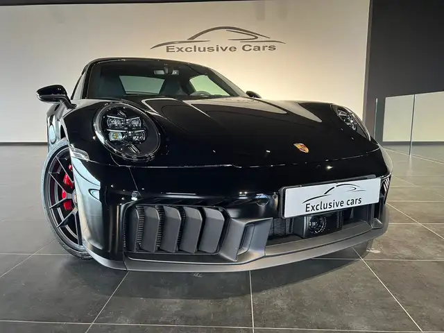 Porsche 992 view 6