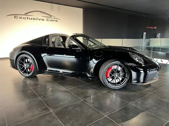 Porsche 992 view 5
