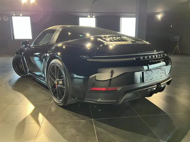 Porsche 992 view 8