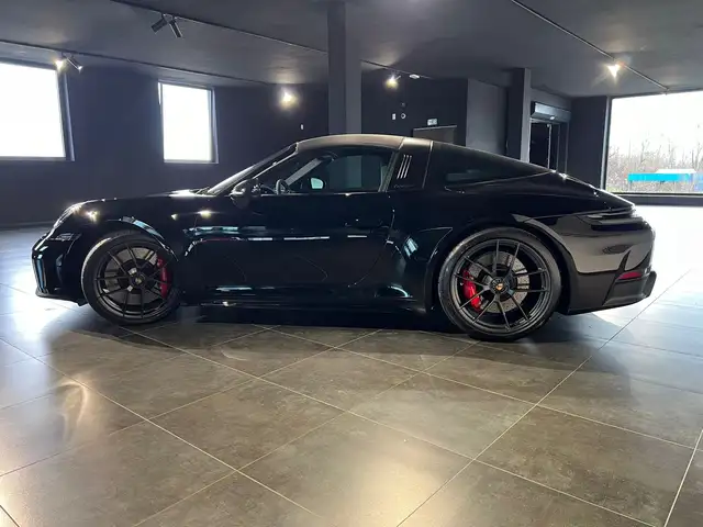 Porsche 992 view 12