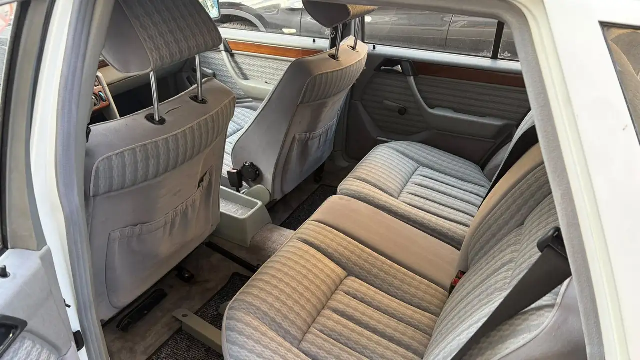 Mercedes-Benz E 200 TE, foto 5