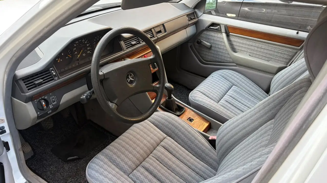 Mercedes-Benz E 200 TE, foto 6