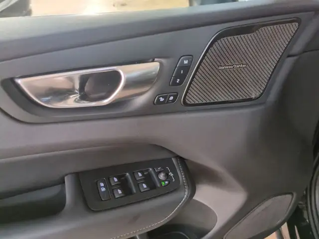 Volvo XC60 view 12