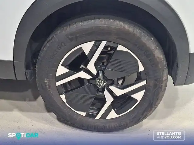 Peugeot 2008 view 4