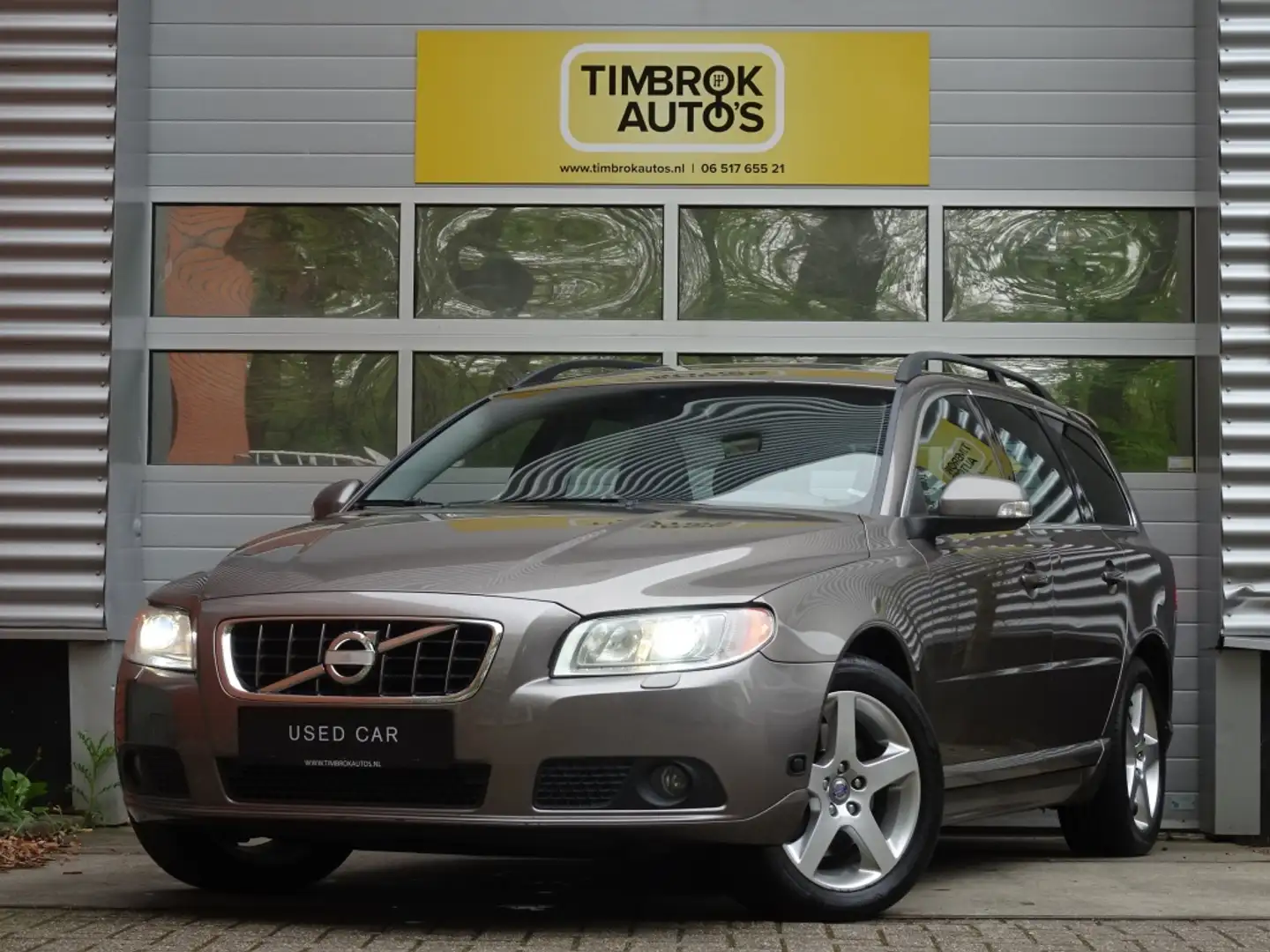Volvo V70 2.5FT 231pk Aut. *Spoiler/17"/Trekhaak/Youngtimer! Gris - 1