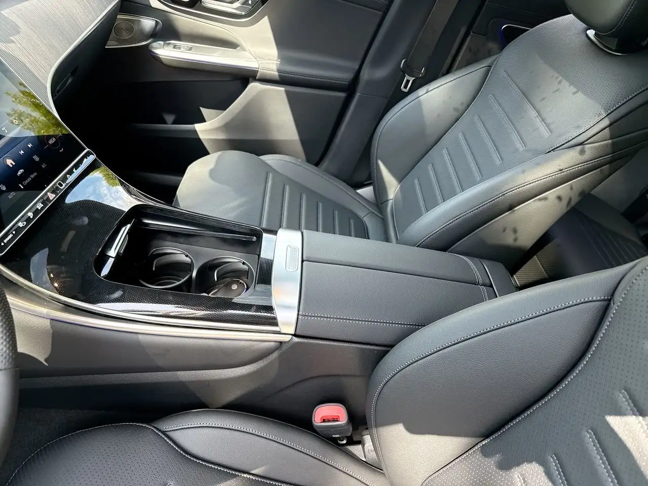 Mercedes-Benz GLC снимка Mercedes-Benz GLC