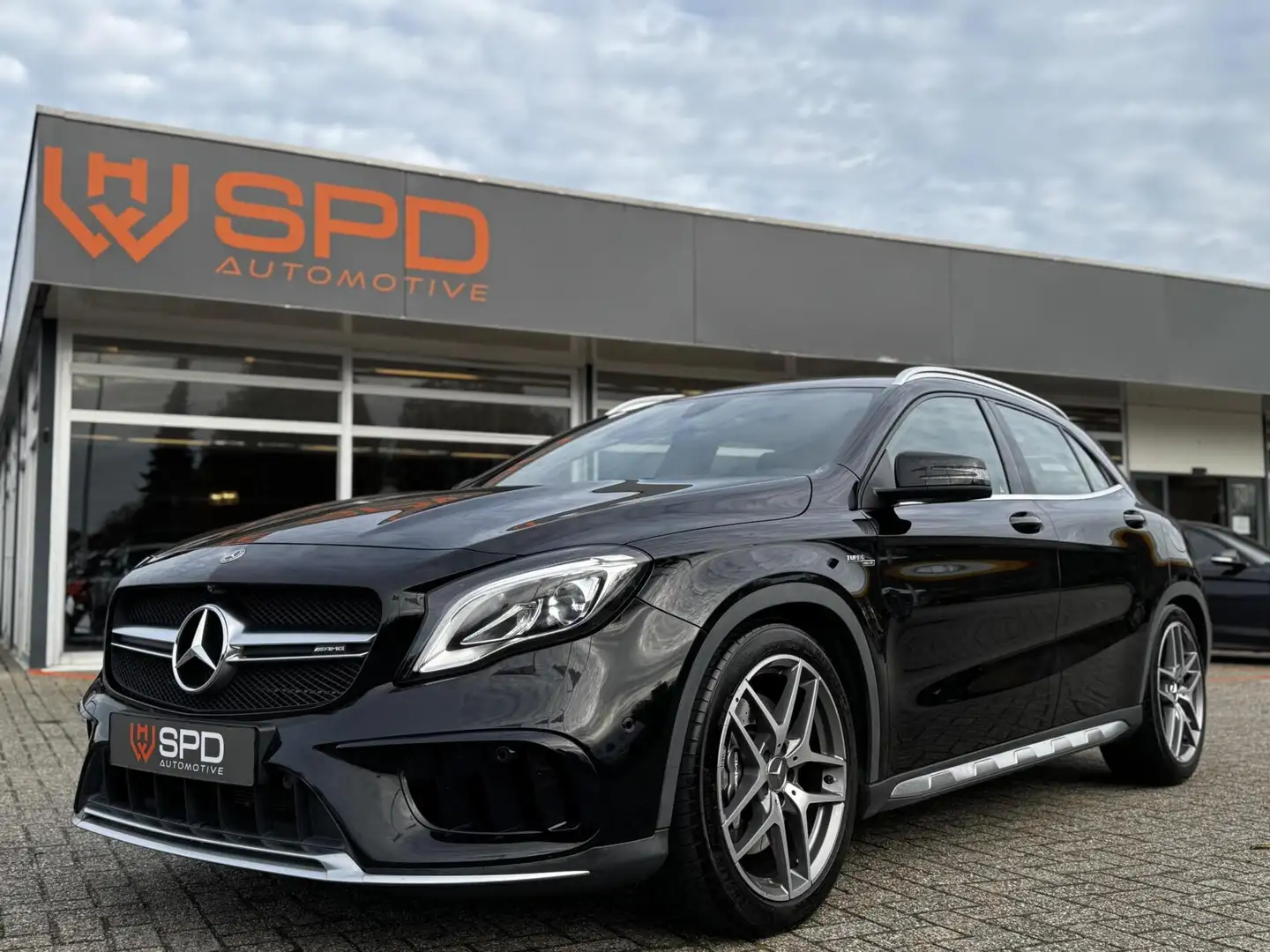 Mercedes-Benz GLA 45 AMG 45|4x4|381PK|Alcan|Autom|LED|memory Zwart - 1