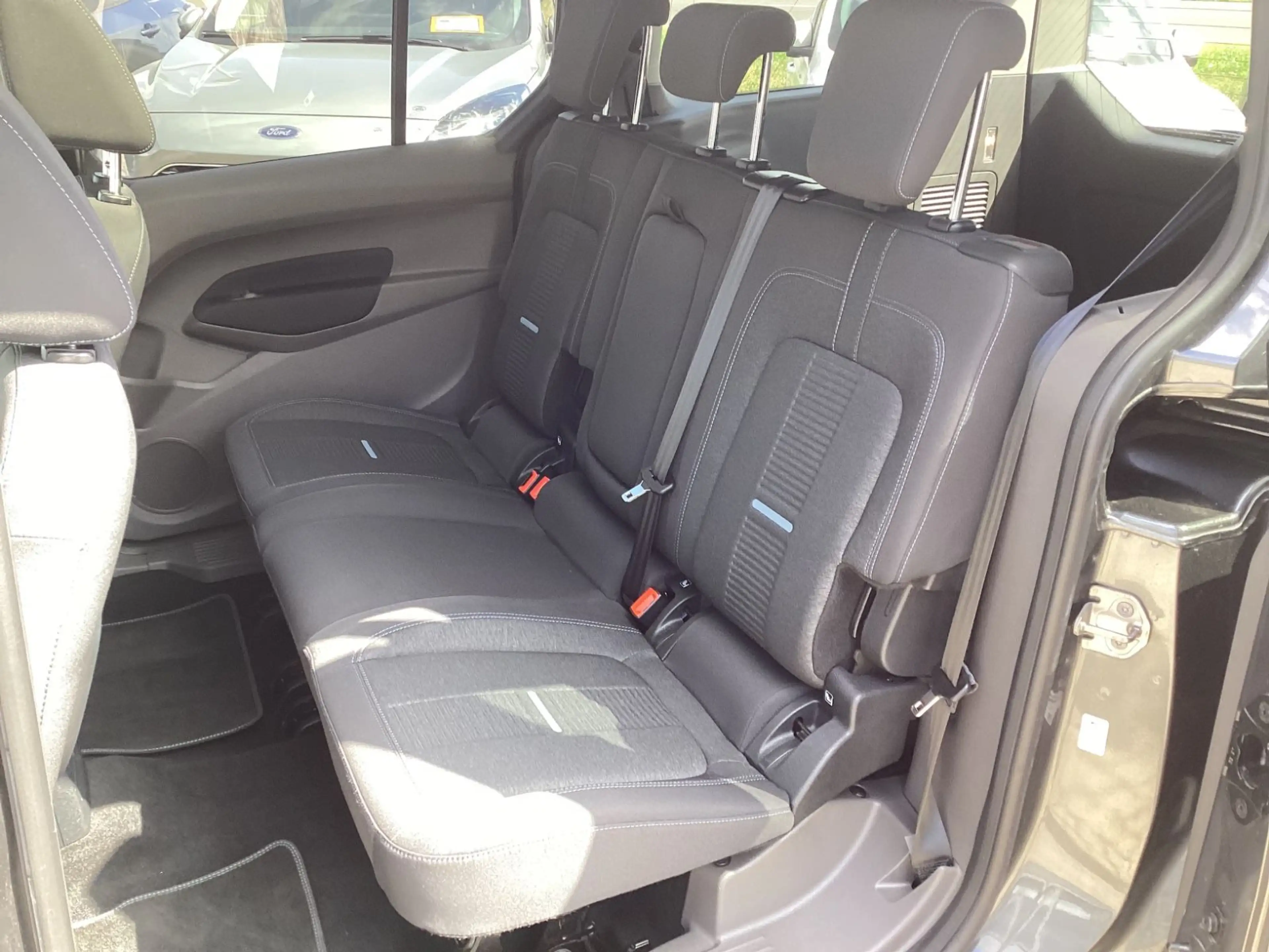 Ford Grand Tourneo Connect Active / Pano Dach / Navi — photo 12