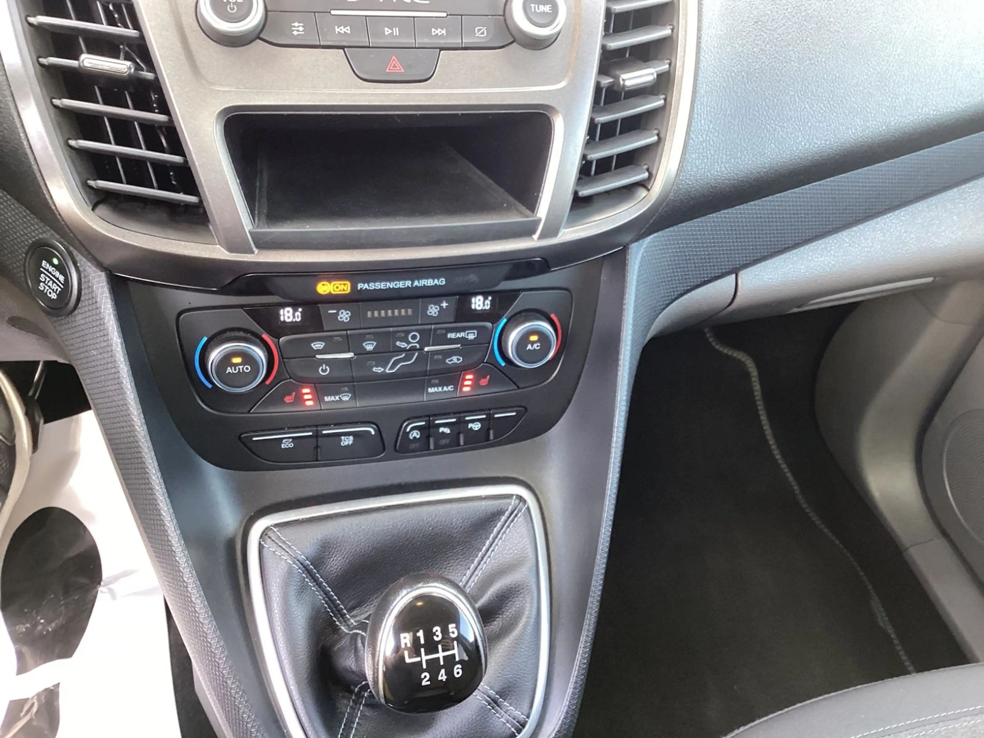Ford Grand Tourneo Connect Active / Pano Dach / Navi — photo 19