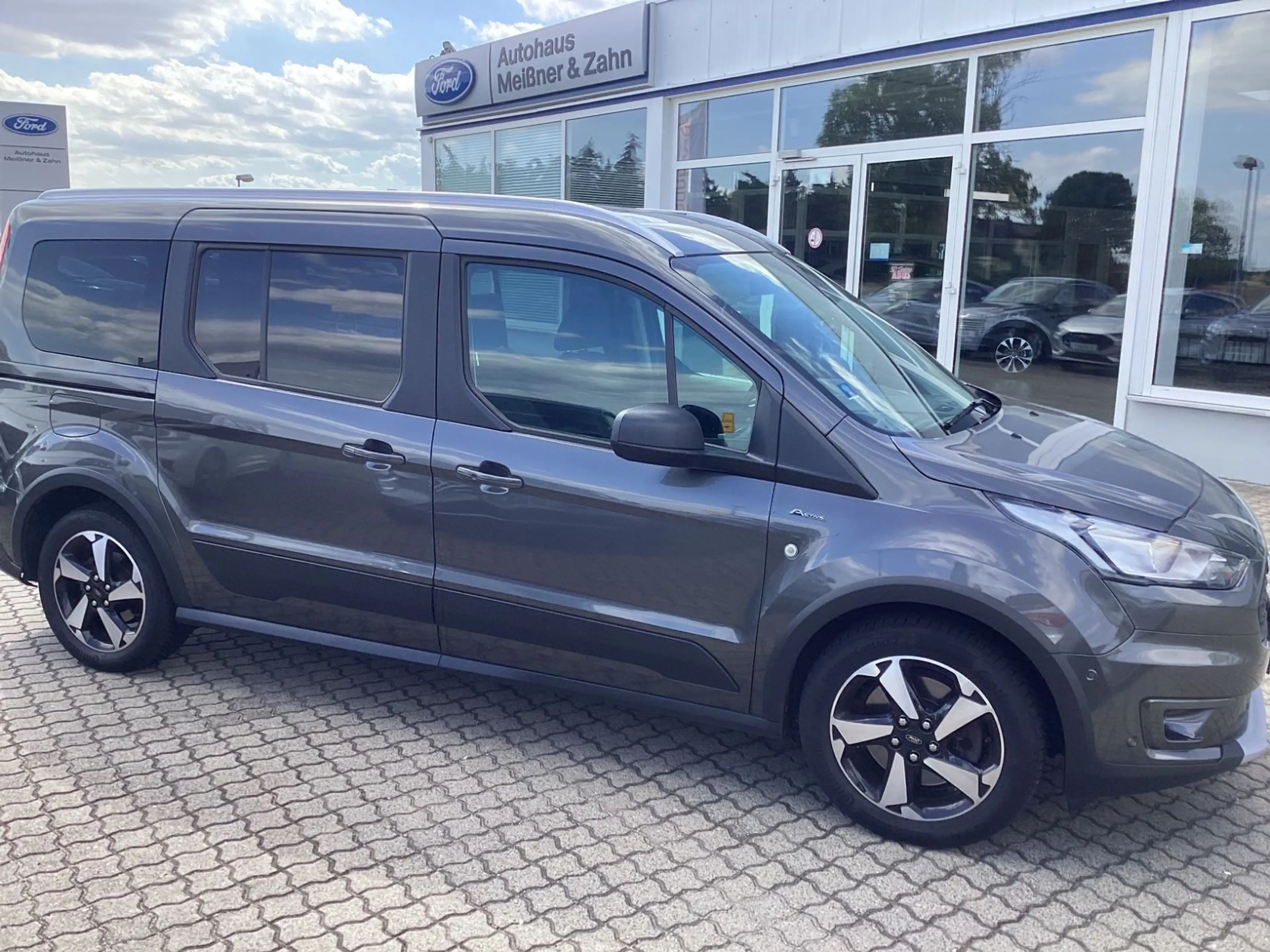 Ford Grand Tourneo Connect Active / Pano Dach / Navi — photo 2