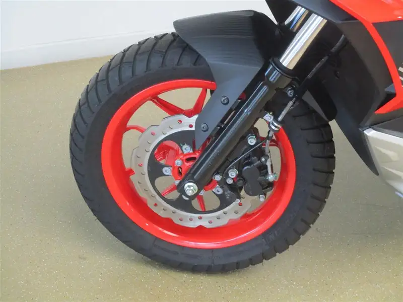 Aprilia SR GT 125 - foto 6