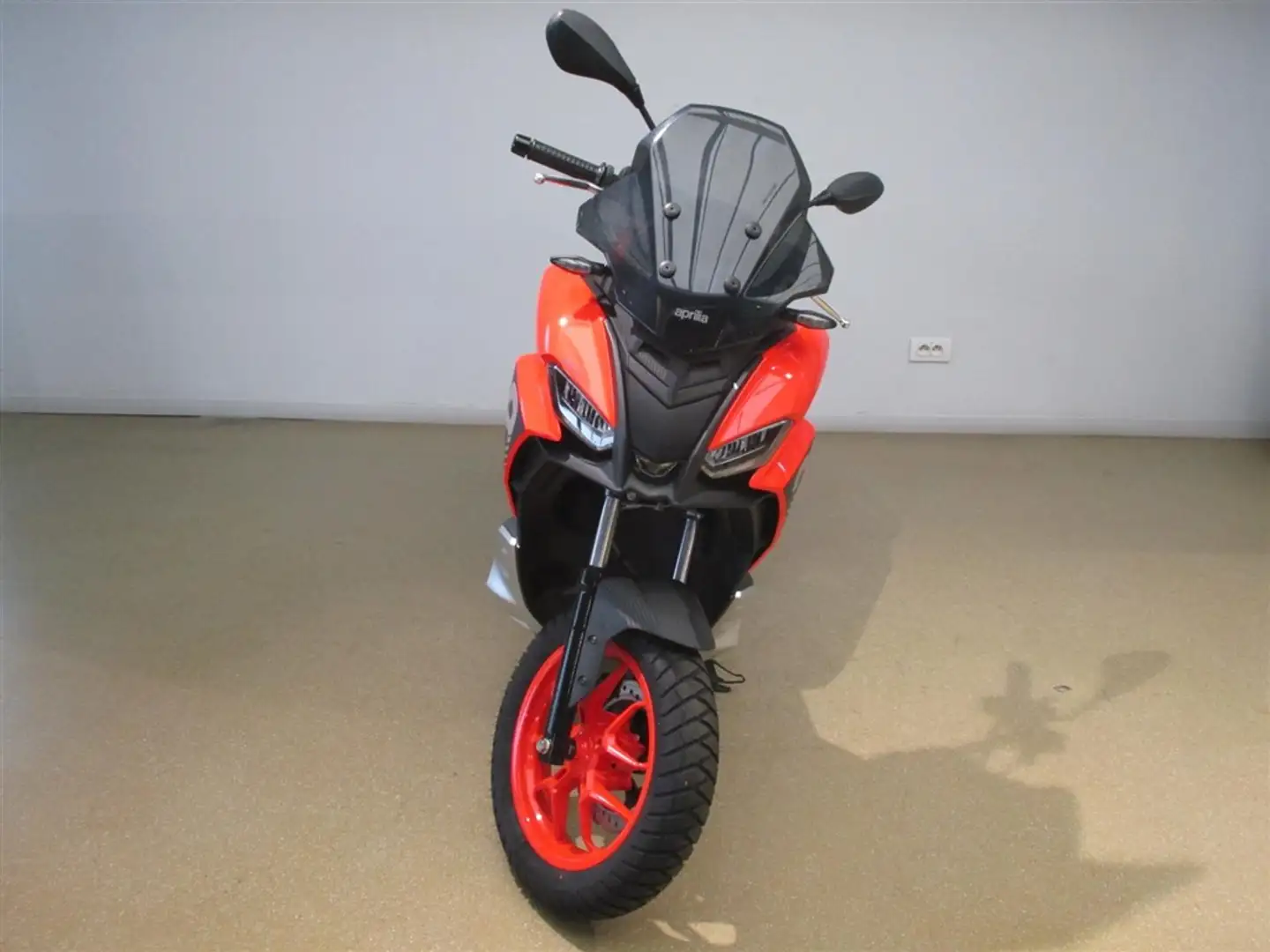 Aprilia SR GT 125 - BTW moto - 1 jaar garantie crvena - 2