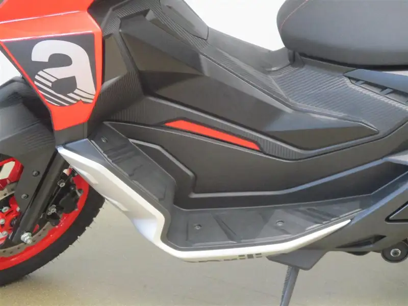 Aprilia SR GT 125 - foto 7