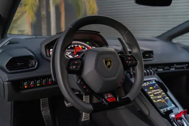 Lamborghini Huracan view 10