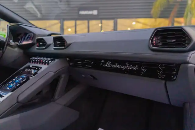 Lamborghini Huracan view 20