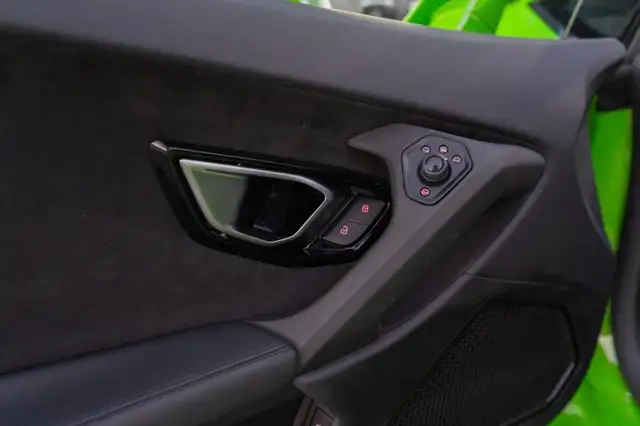 Lamborghini Huracan view 9