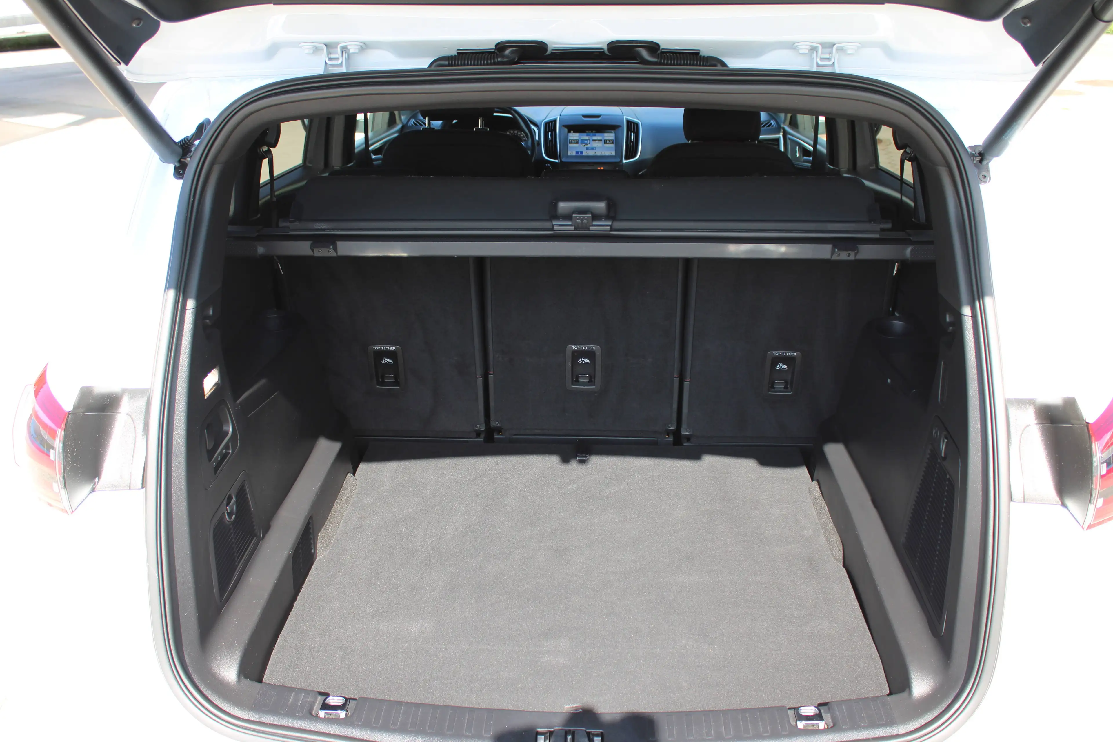 Ford S-Max ST LINE — photo 9