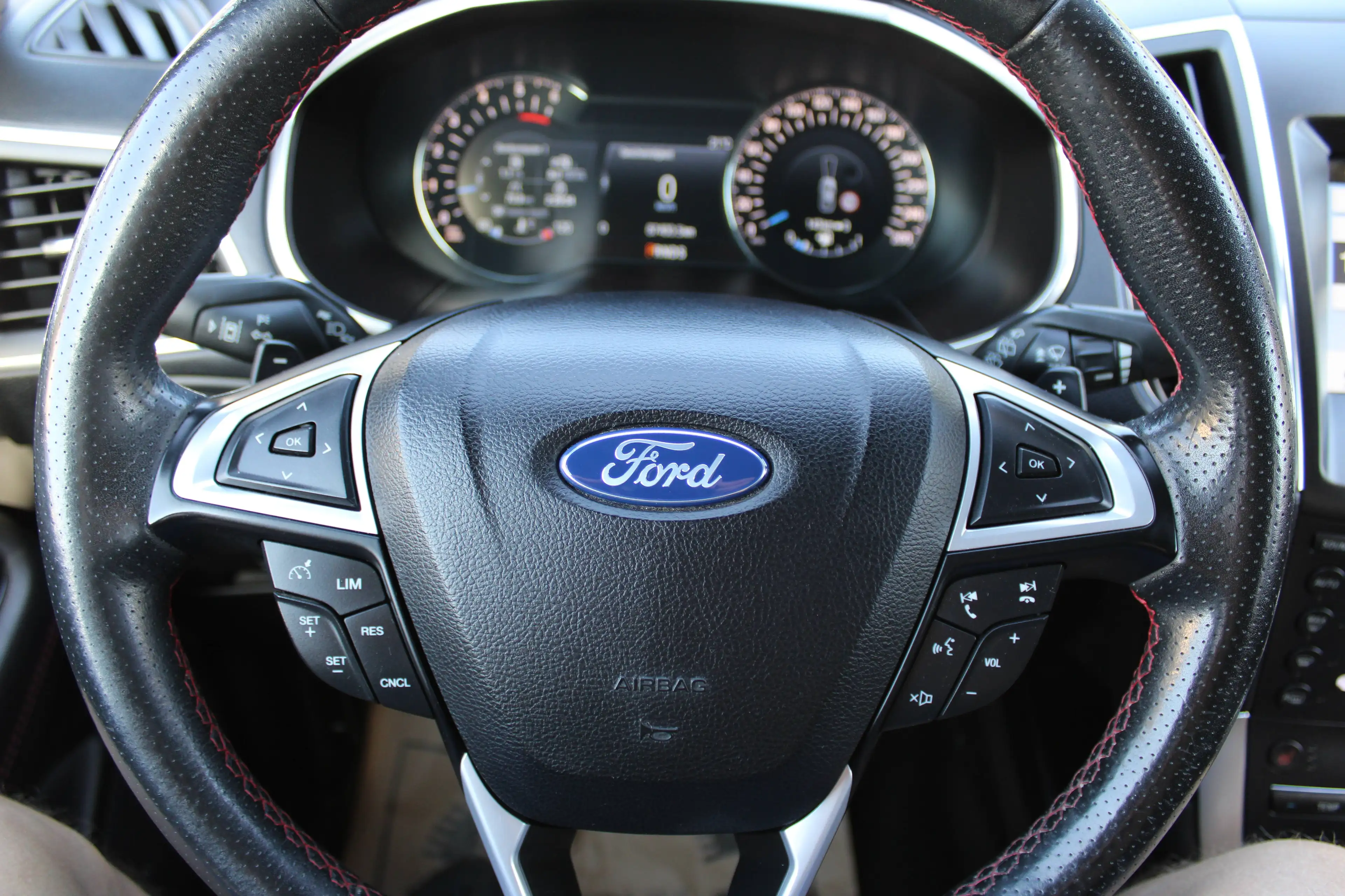 Ford S-Max ST LINE — photo 15