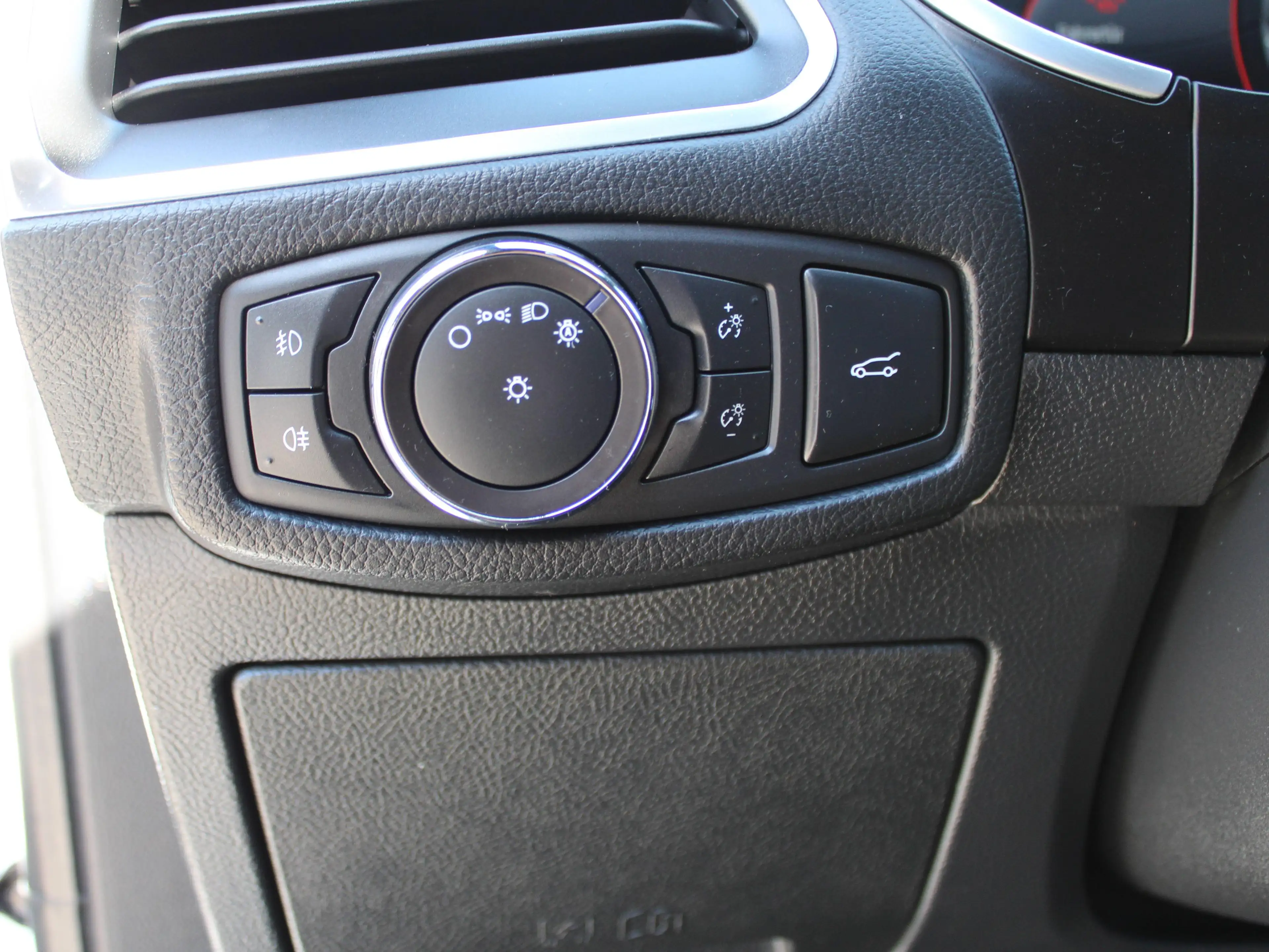 Ford S-Max ST LINE — photo 14