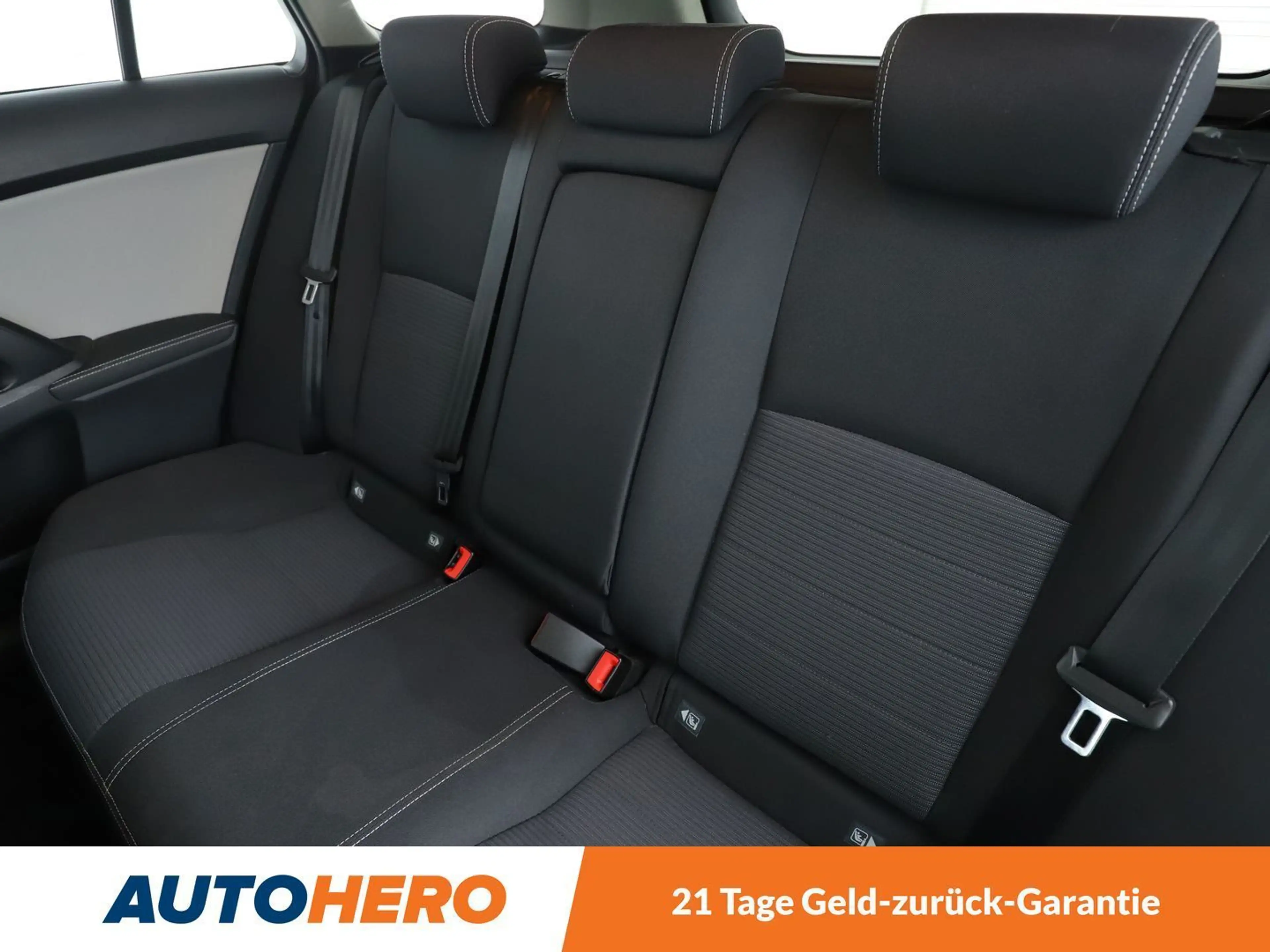 Toyota Avensis 1.6 D-4D Edition-S *NAVI*BI-LED*TEMPO*CAM*SHZ* — photo 14