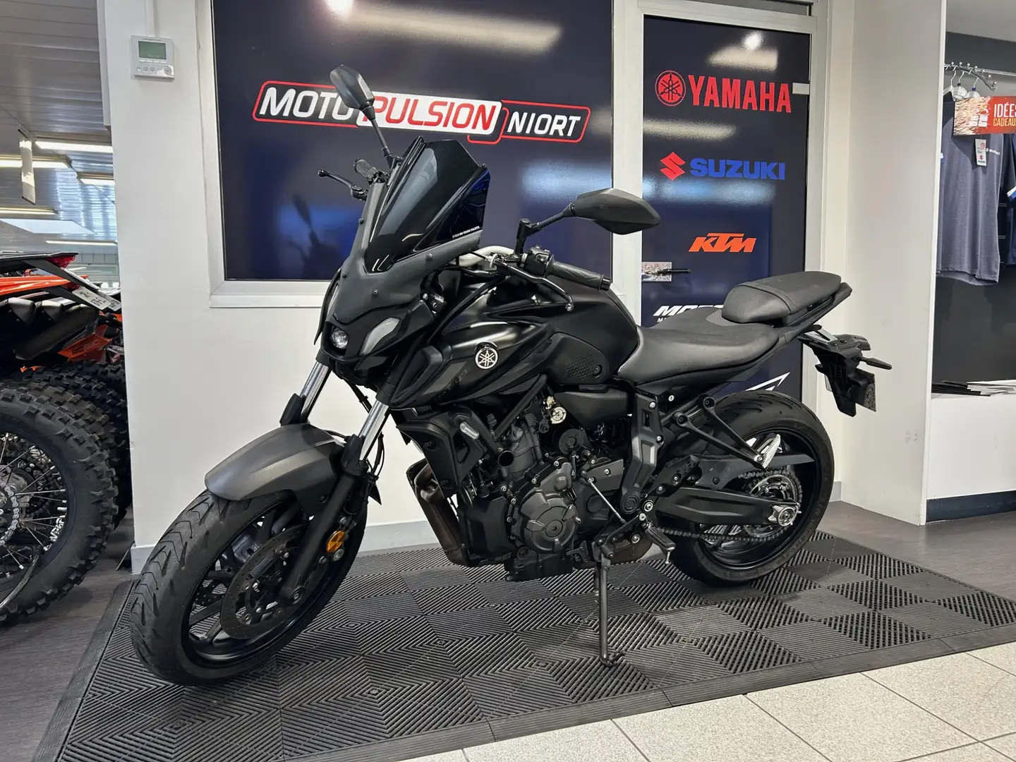 Yamaha MT-07 Negro - 1