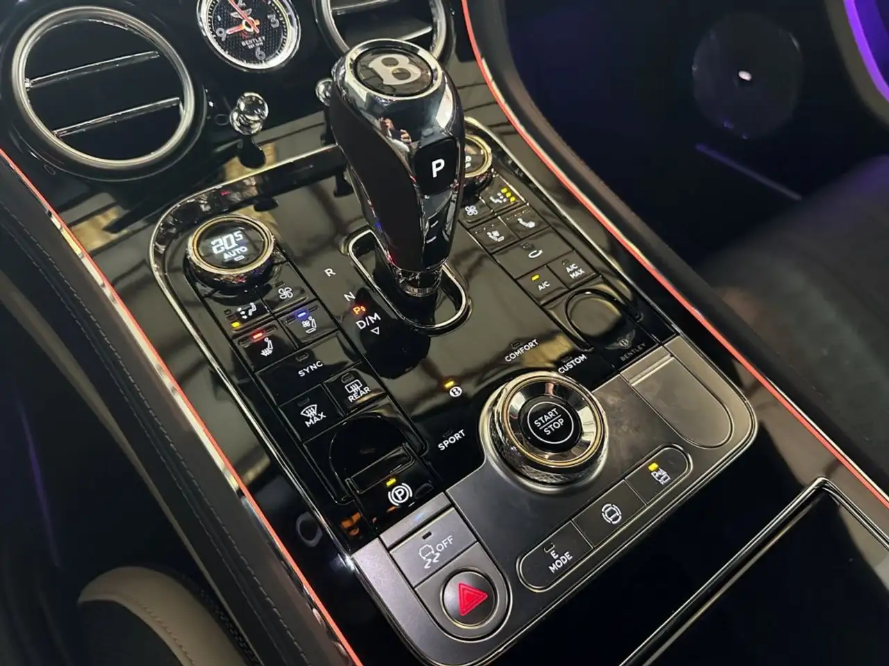 Bentley Continental GT 2024 — фото 11