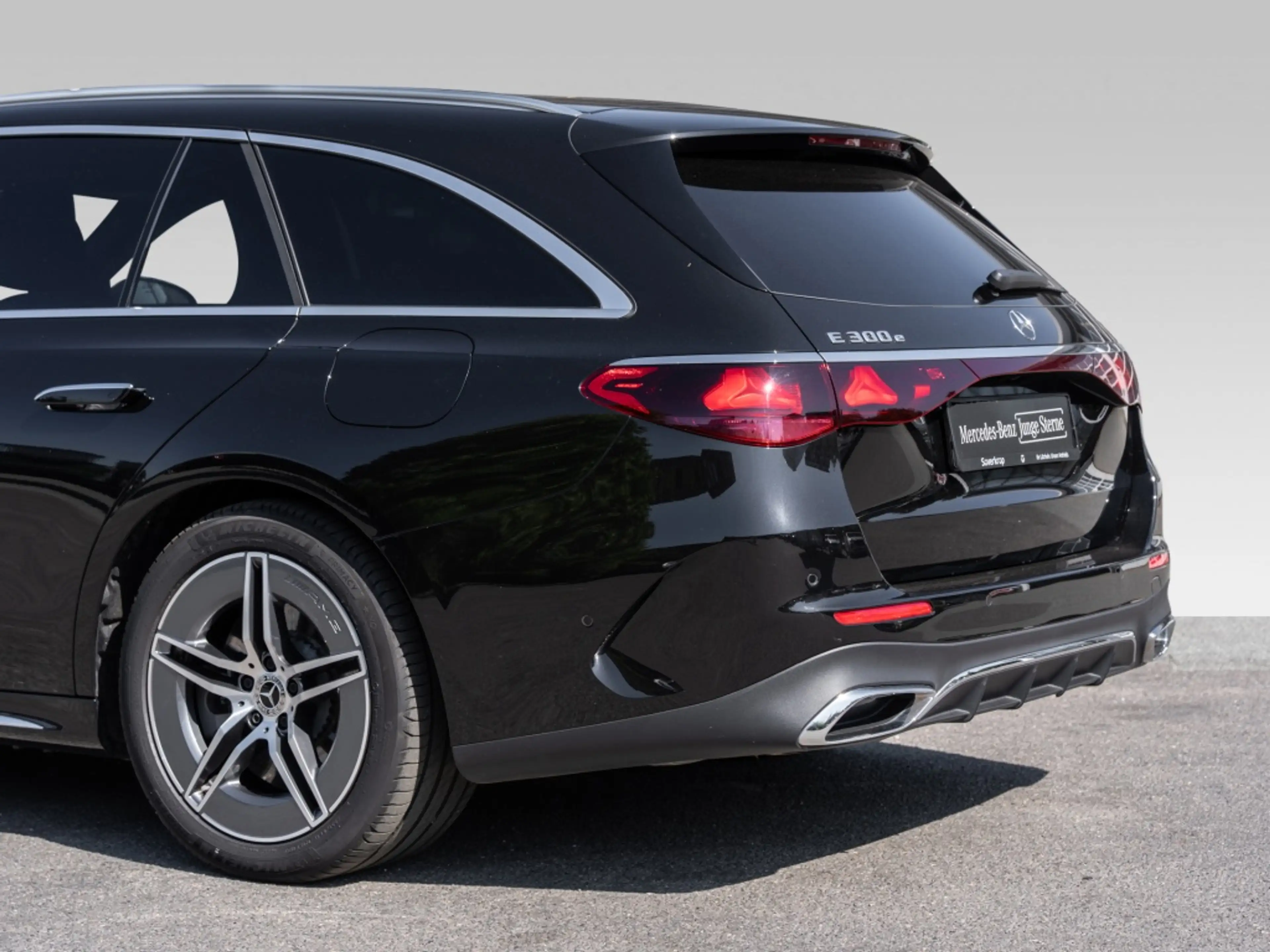 Mercedes-Benz E 300 T e ,  AMG BURM PREMIUM MEMO 360 AHK DISTR — photo 12