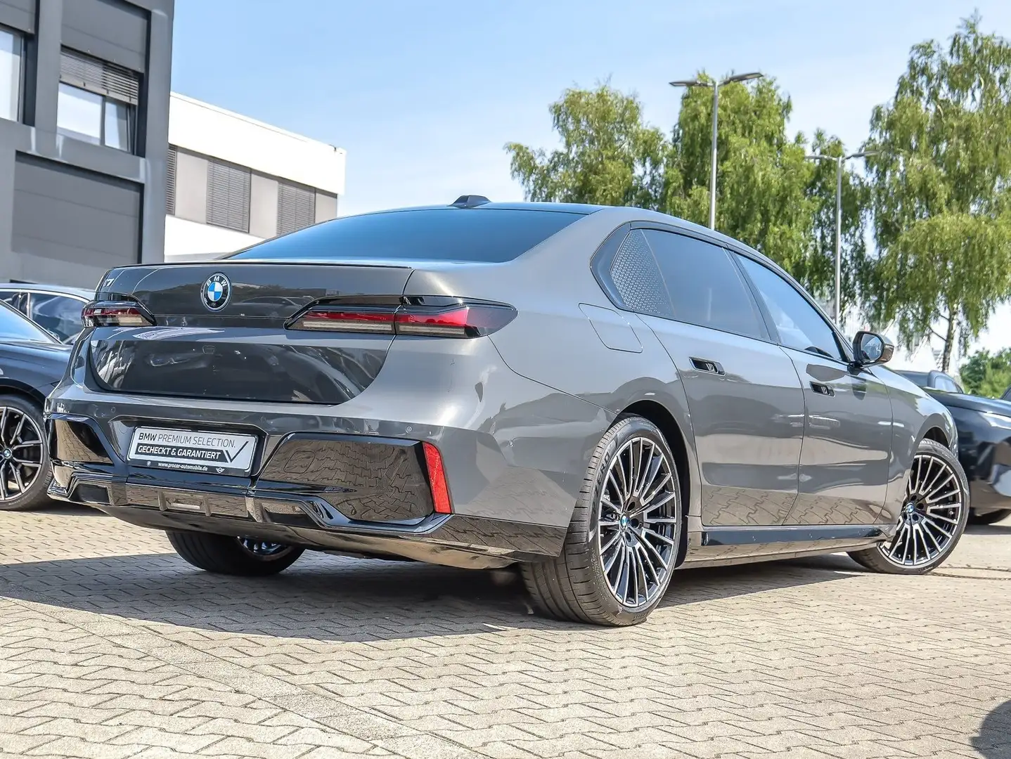BMW i7 eDrive50 M Sport HUD PANO ACC 360°KAM RFK LM Grau - 2