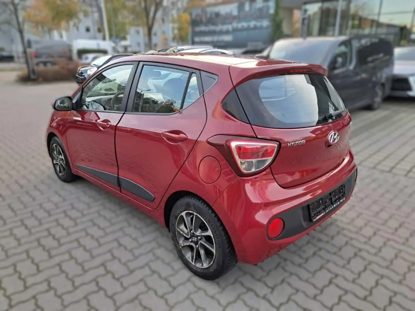 Hyundai i10 1.2 Style Facelift LM Navi SHZ SoundSys Rot - 2