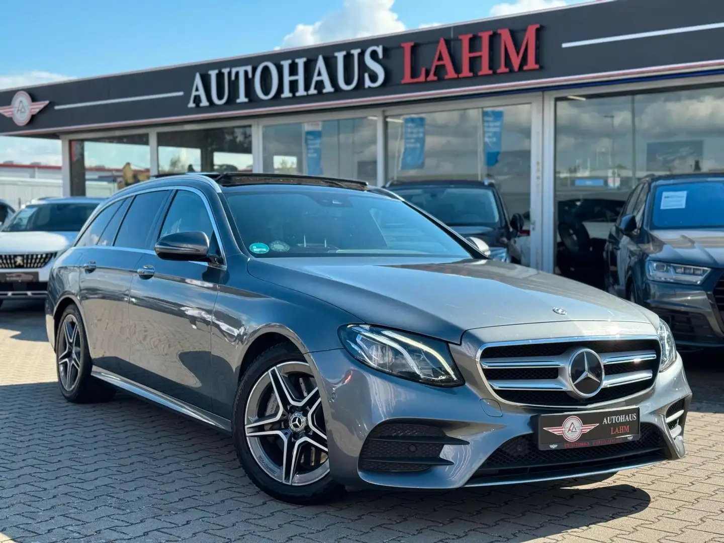Mercedes-Benz E 350 d T 9G-TRONIC"AMG-LINE"KESLESS*PANO*AHK* Gris - 1