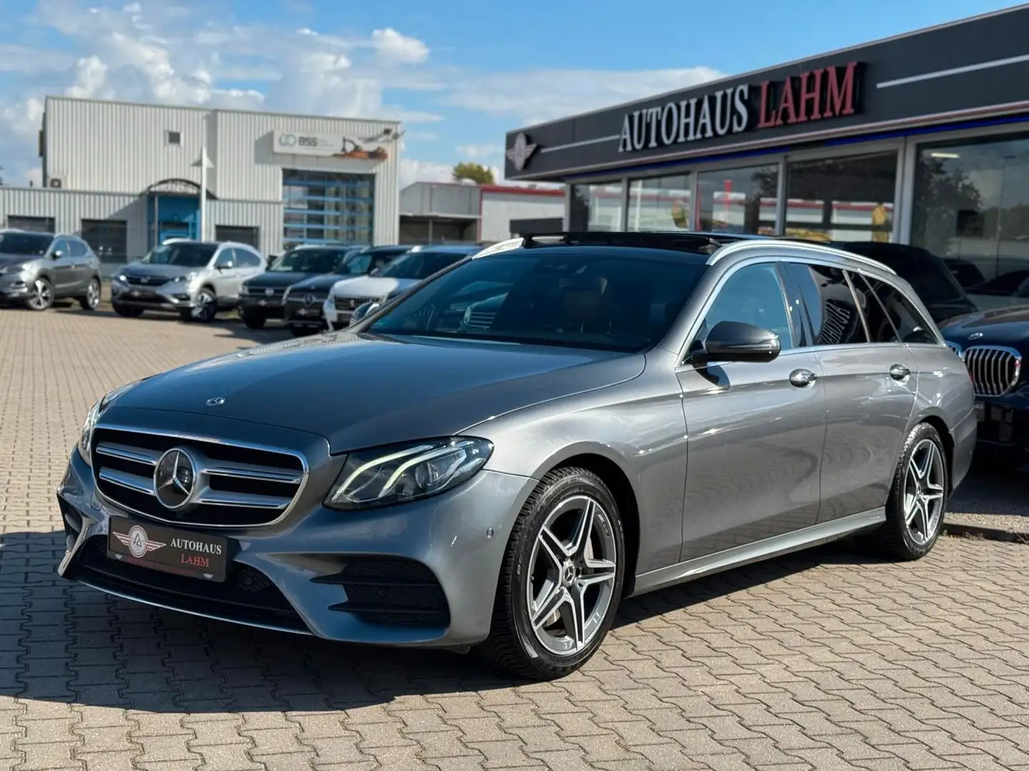 Mercedes-Benz E 350 d T 9G-TRONIC"AMG-LINE"KESLESS*PANO*AHK* Gris - 2