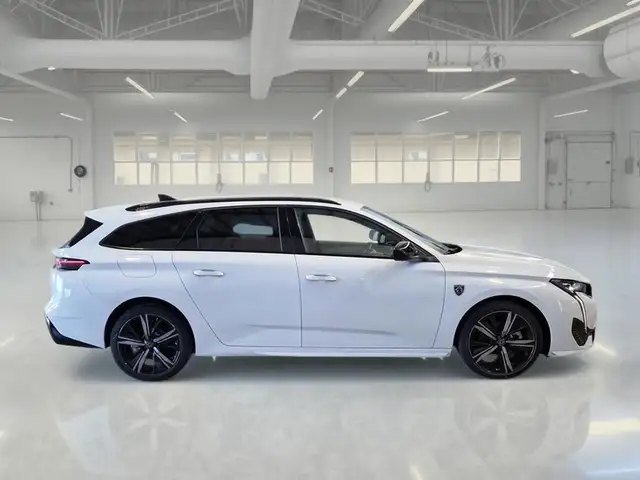 Peugeot 308 view 3