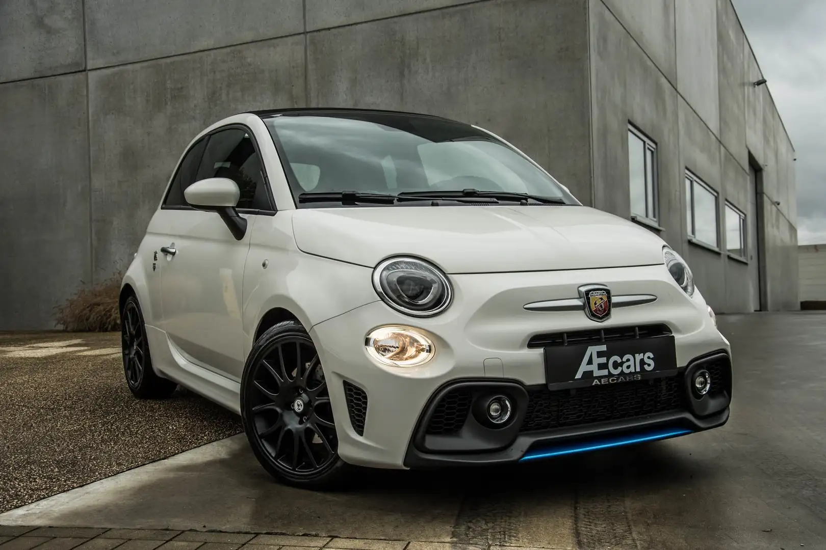 Abarth 595 Pista CABRIOLET ***MANUAL / ONLY 6.054 KM / LIKE NEW*** Wit - 1