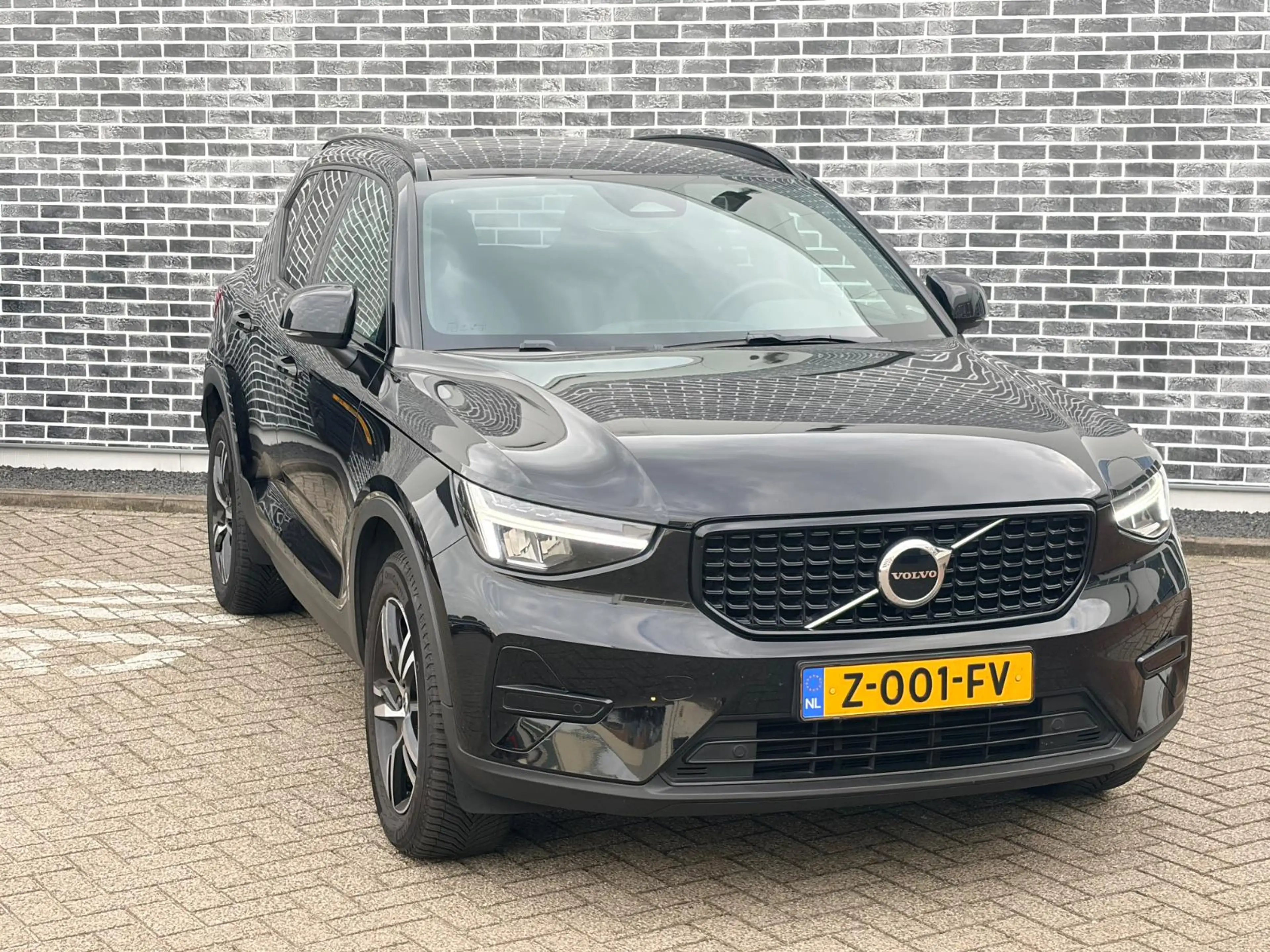 Volvo XC40 2.0 B4 Plus Dark | Trekhaak | Harman Kardon Audio — photo 3