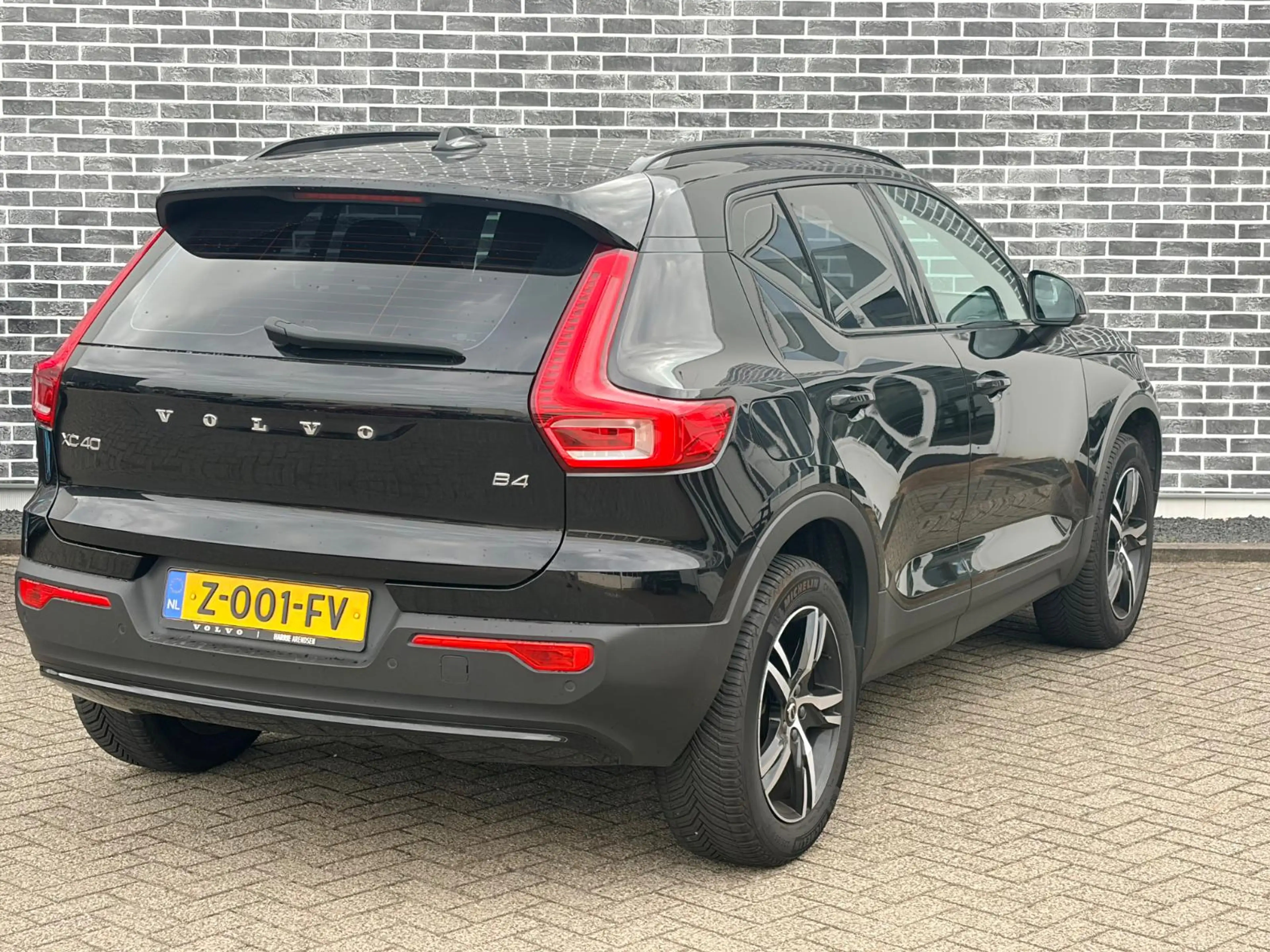 Volvo XC40 2.0 B4 Plus Dark | Trekhaak | Harman Kardon Audio — photo 2