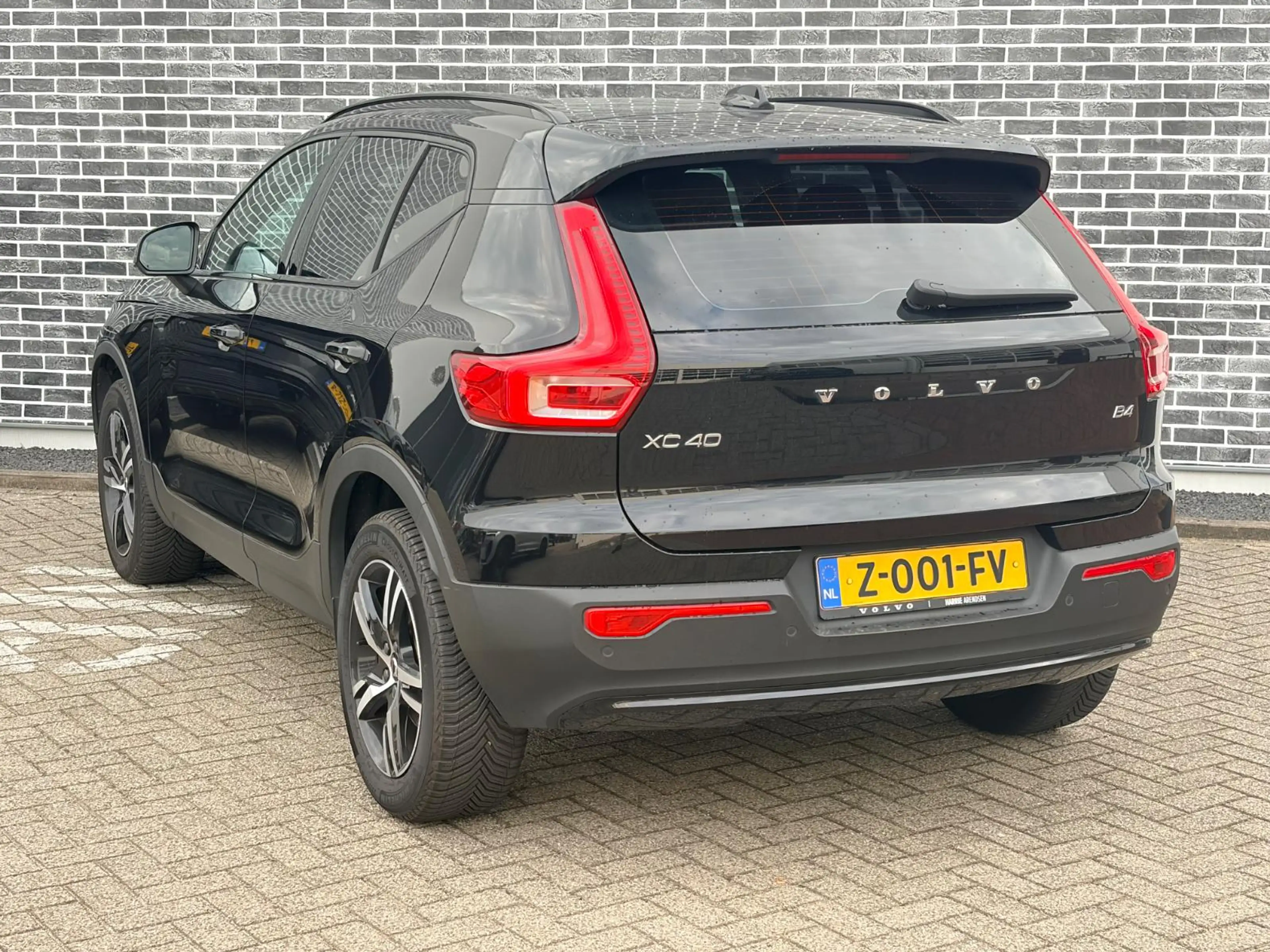 Volvo XC40 2.0 B4 Plus Dark | Trekhaak | Harman Kardon Audio — photo 4