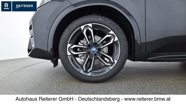 BMW Ix2 view 25