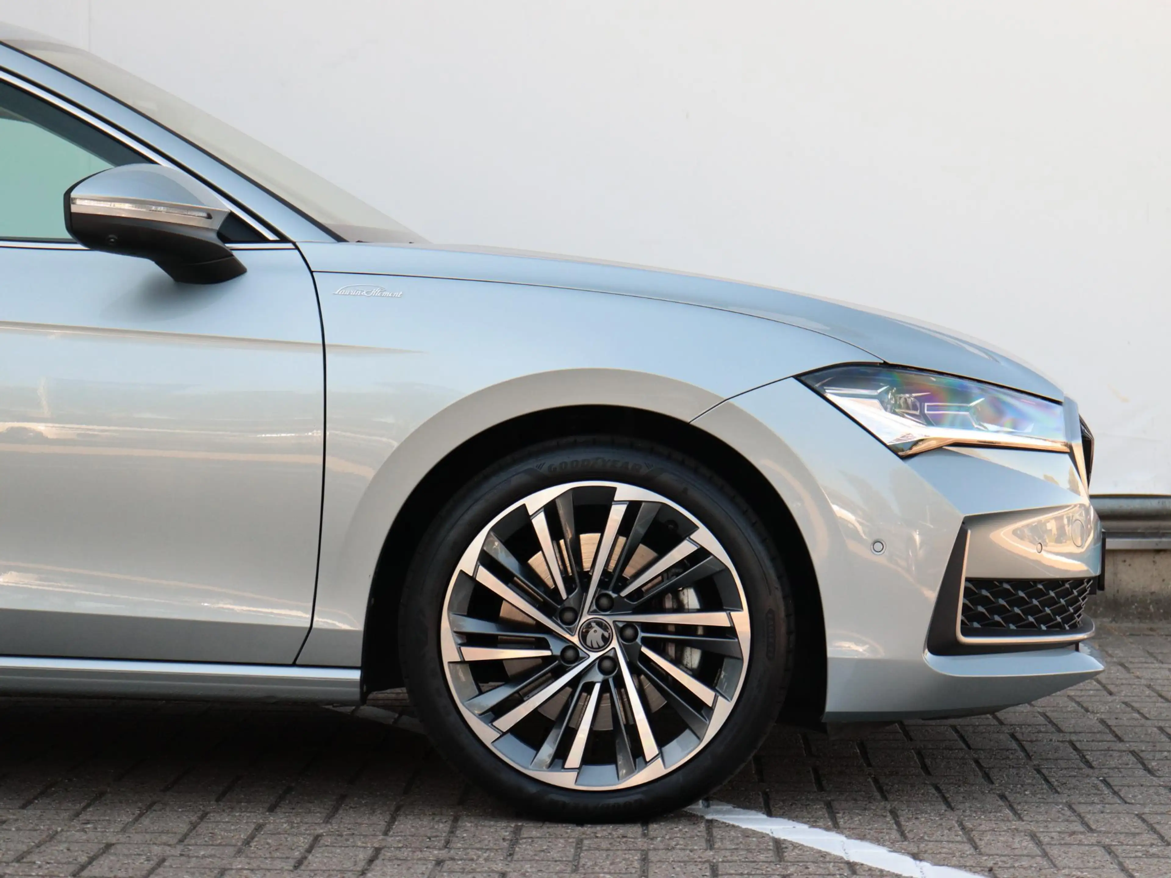 Skoda Superb 1.5 TSI PHEV Laurin & Klement | Wegklapbare trekha — photo 4